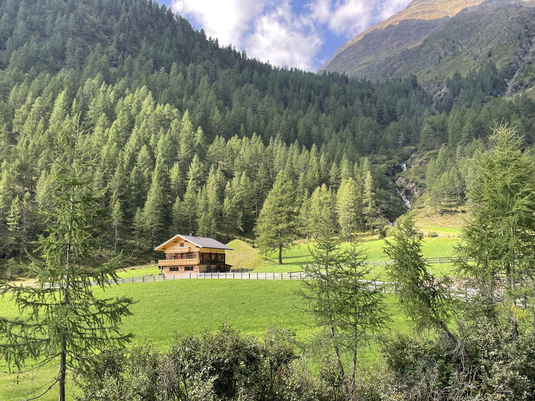 Panoramablick ins Winkeltal mit Bergen